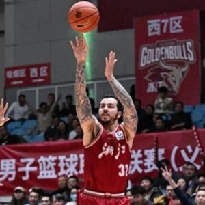 开云体育-现役国手！0分0板0助0断，1分钟3犯规，球迷：凭什么进的国家队？